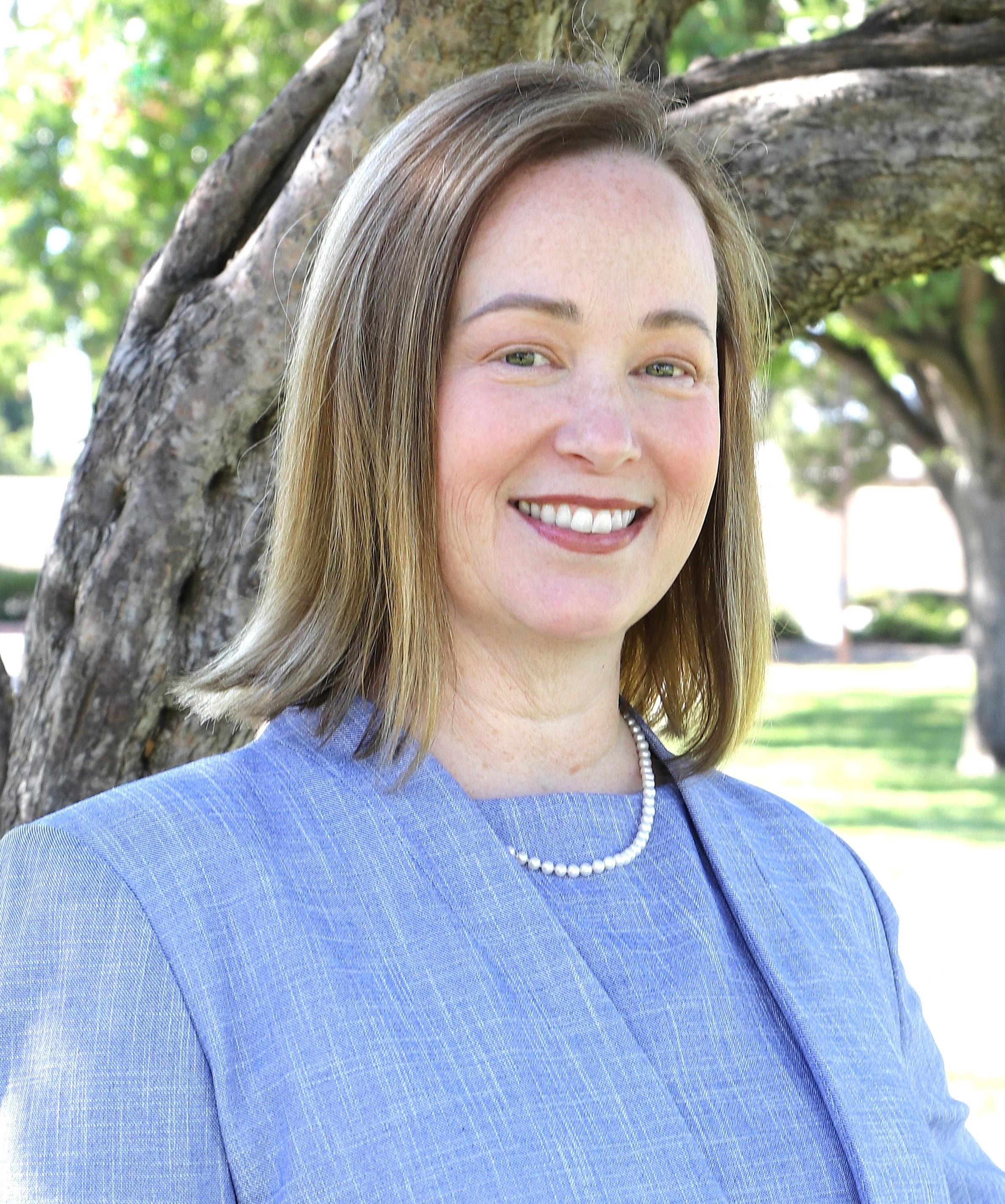 Member   Jennifer   Loftus  