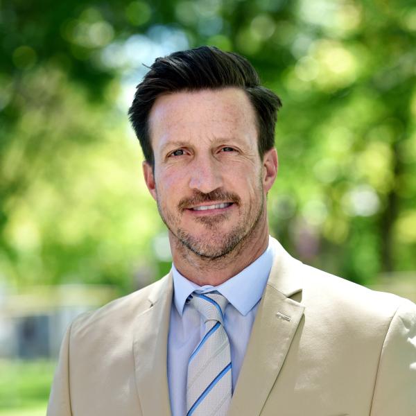 Member  Dr. Paul  Bennion 