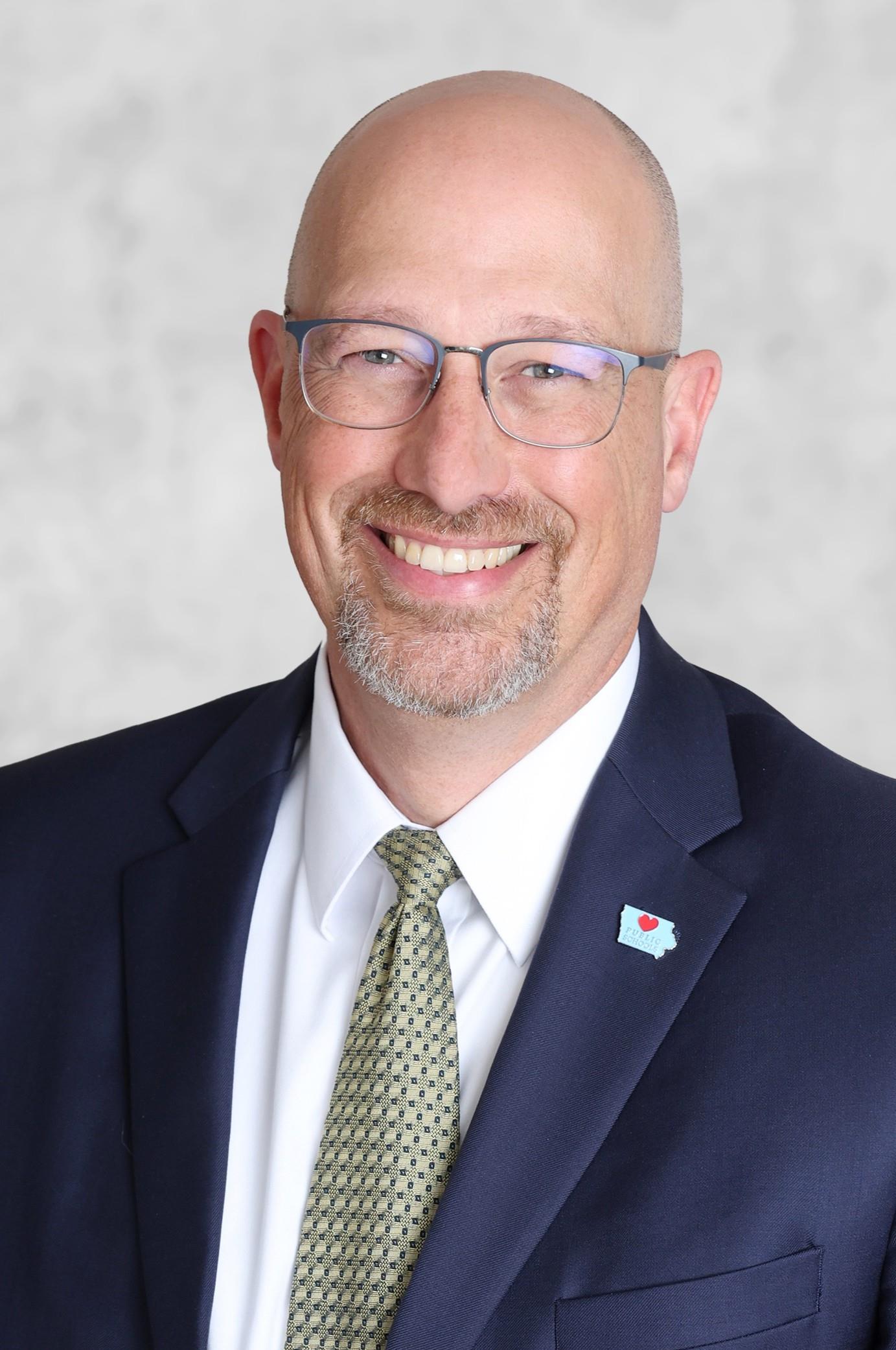Member   D.T.  Magee 
