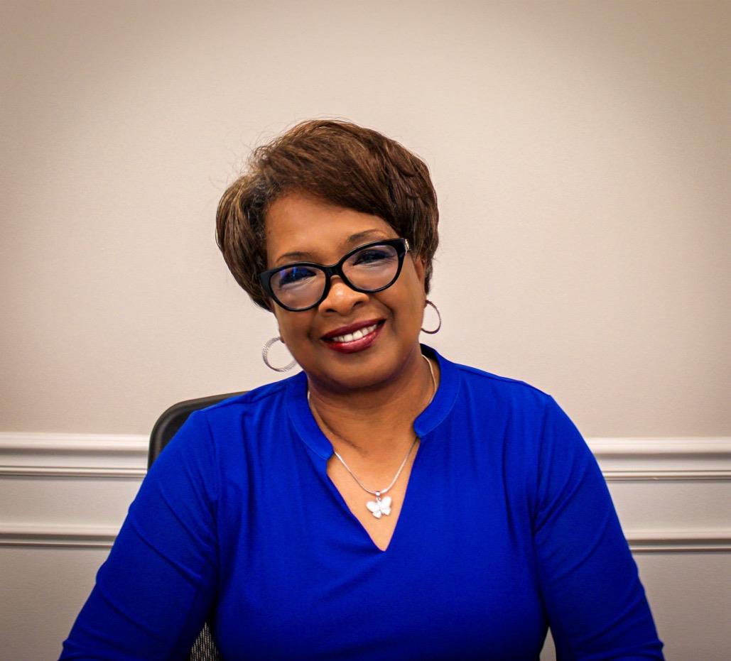 Member  Ms. Doris Clemons